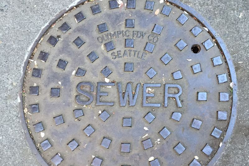 2015-04-18, Sewer Manhole Cover, Seattle, Washington